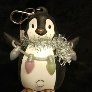 BBW XMAS LIGHTS PENGUIN POCKETPAC HOLDER DOES NOT WORK